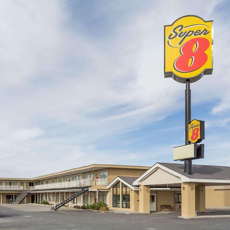 Super 8 By Wyndham Wells Hotel Exterior foto