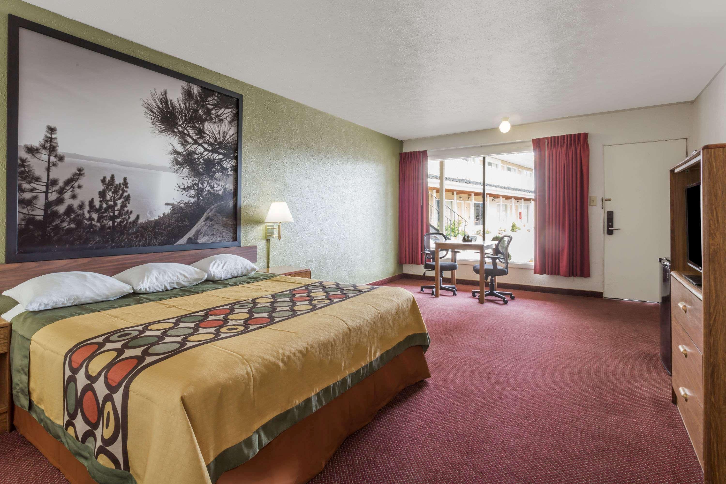 Super 8 By Wyndham Wells Hotel Exterior foto